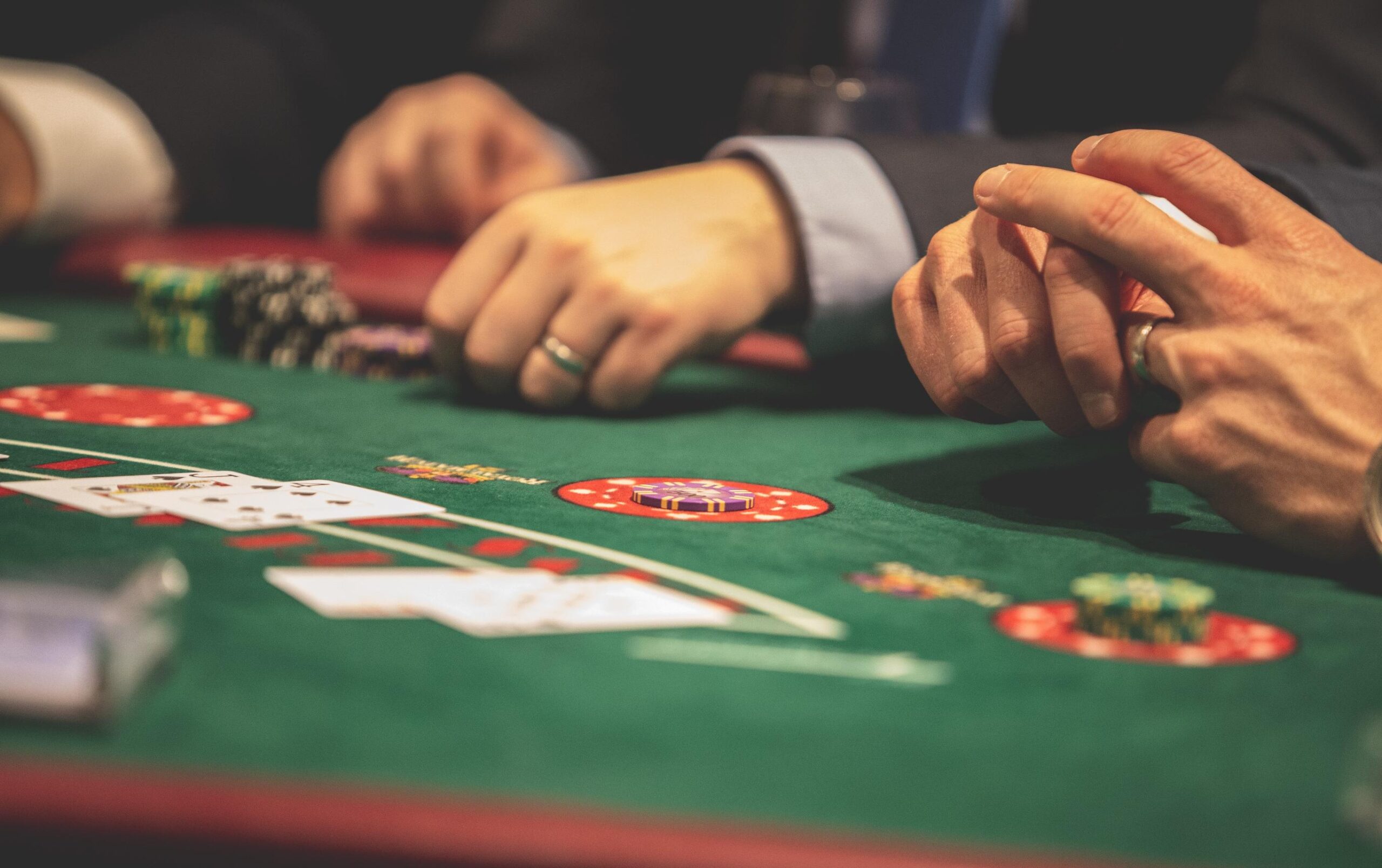 What are the top 10 strategies for managing your emotions and maintaining a healthy mindset while gambling?
