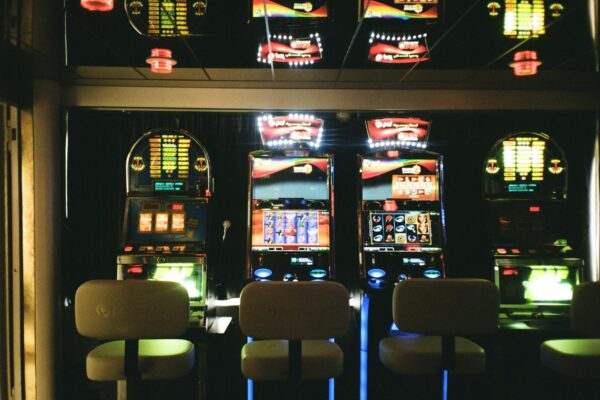 What are the top 10 strategies for winning at online craps games?